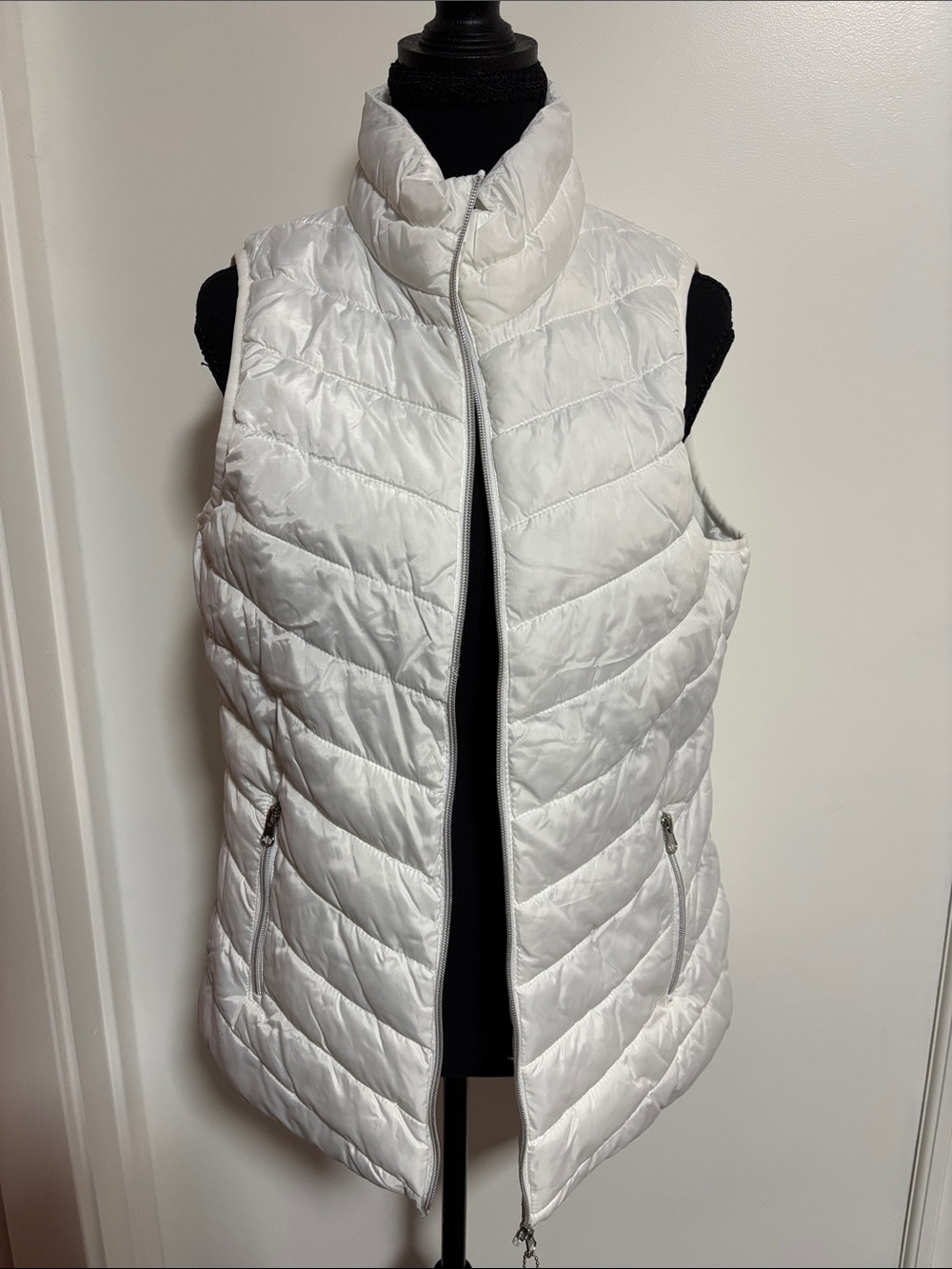 Big Chill White Quilted Puffer Vest with Stand Collar